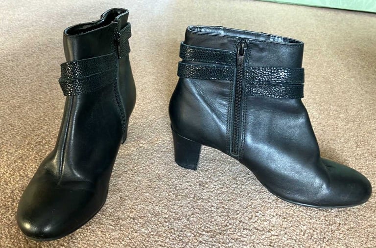 Hush Puppies Black Leather Ankle Boots size 5
