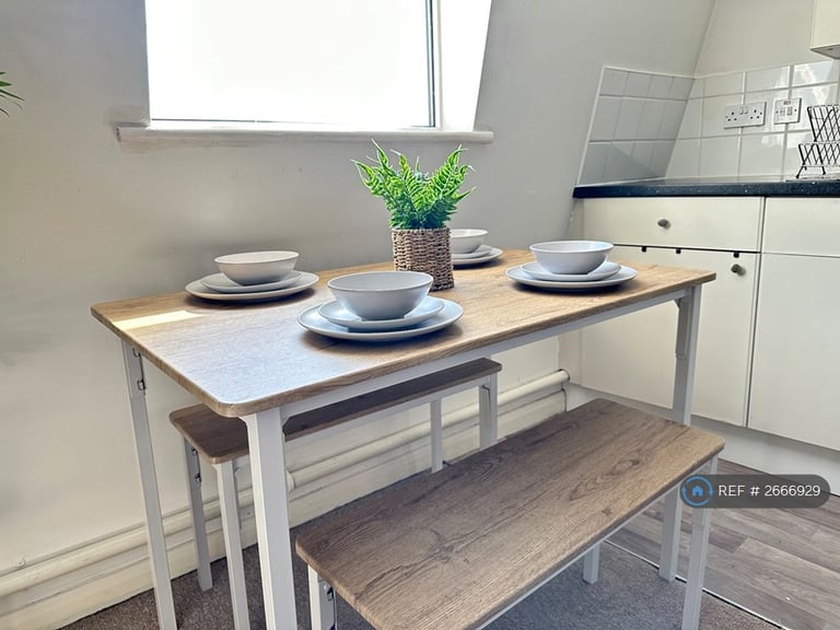 2 bedroom flat in St. James's Street, Brighton, BN2 (2 bed) (#2666929)