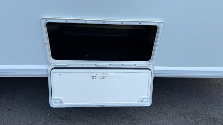 2017 BAILEY UNICORN VALENCIA, 4 BERTH CARAVAN ALDE, A/C, WITH A FIXED BED