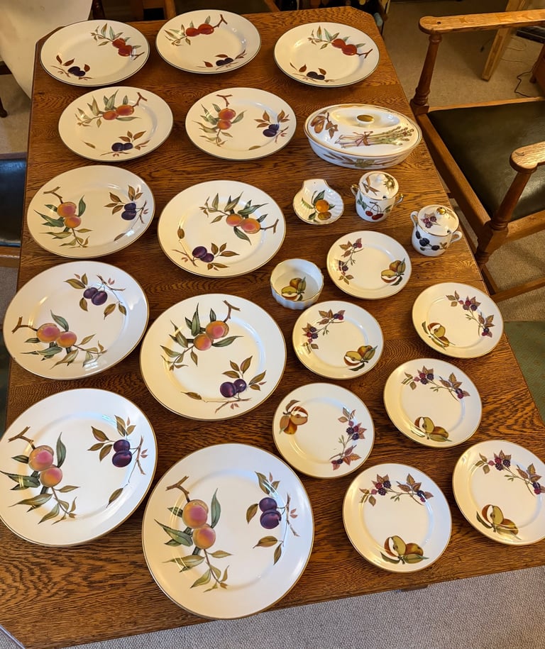image for 23 items of Royal Worcester Evesham tableware