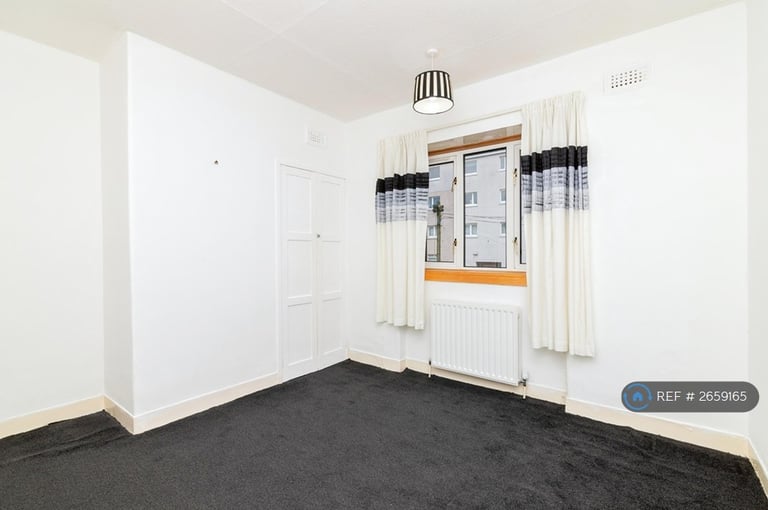 3 bedroom flat in Fieldhead Drive, Glasgow, G43 (3 bed) (#2659165)