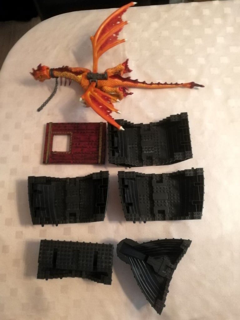 Mega Bloks Fire & Ice Dragons 9834 Fyren Sea Phoenix Warship Please Read
