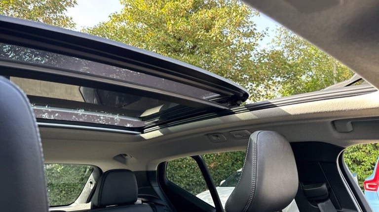 2025 Volvo XC40 Ultra, B4 Mild hybrid, Petrol, Dark Estate Petrol Automatic