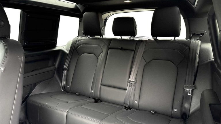 2025 Land Rover Defender 3.0 D250 X-Dynamic SE 90 3dr Auto ESTATE DIESEL Automatic