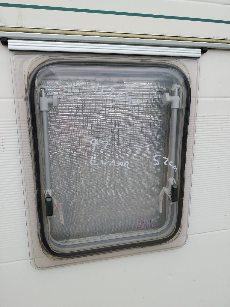 Lunar caravan small window 