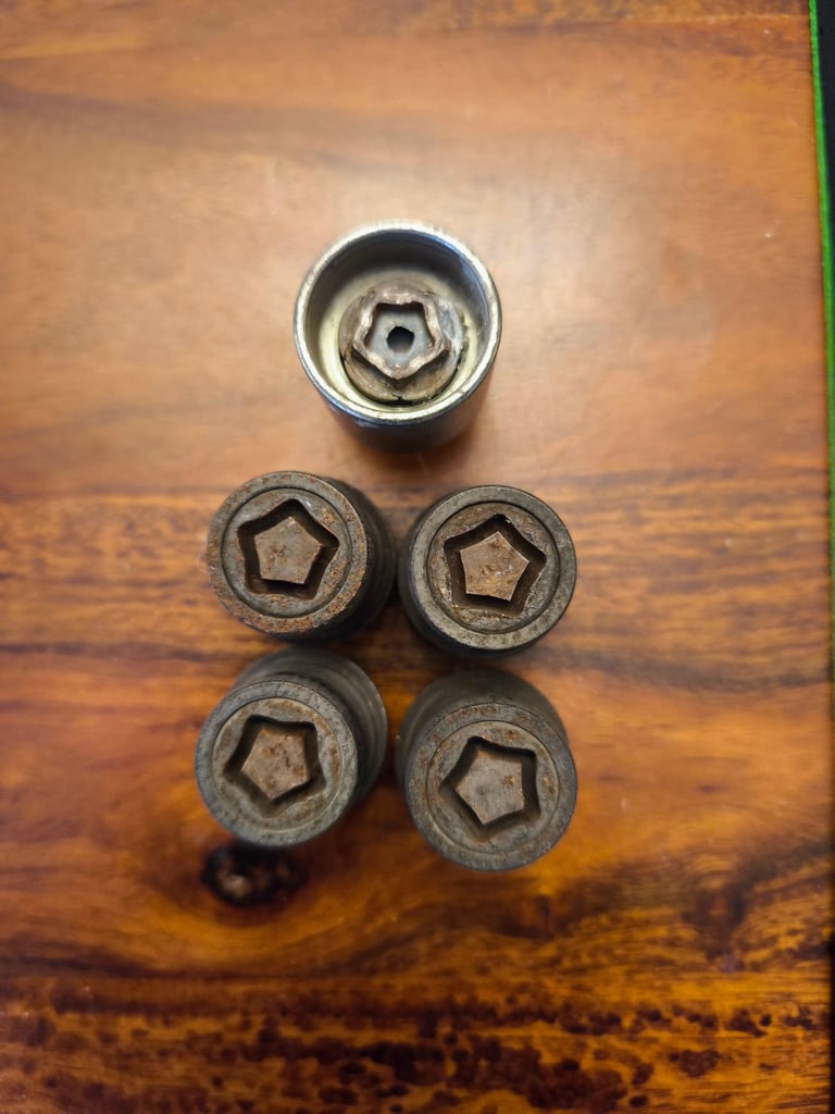 Ford wheel locking nuts