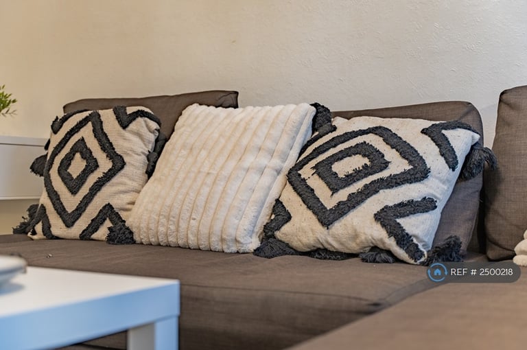 2 bedroom flat in Rawlins Street, Birmingham, B16 (2 bed) (#2500218)