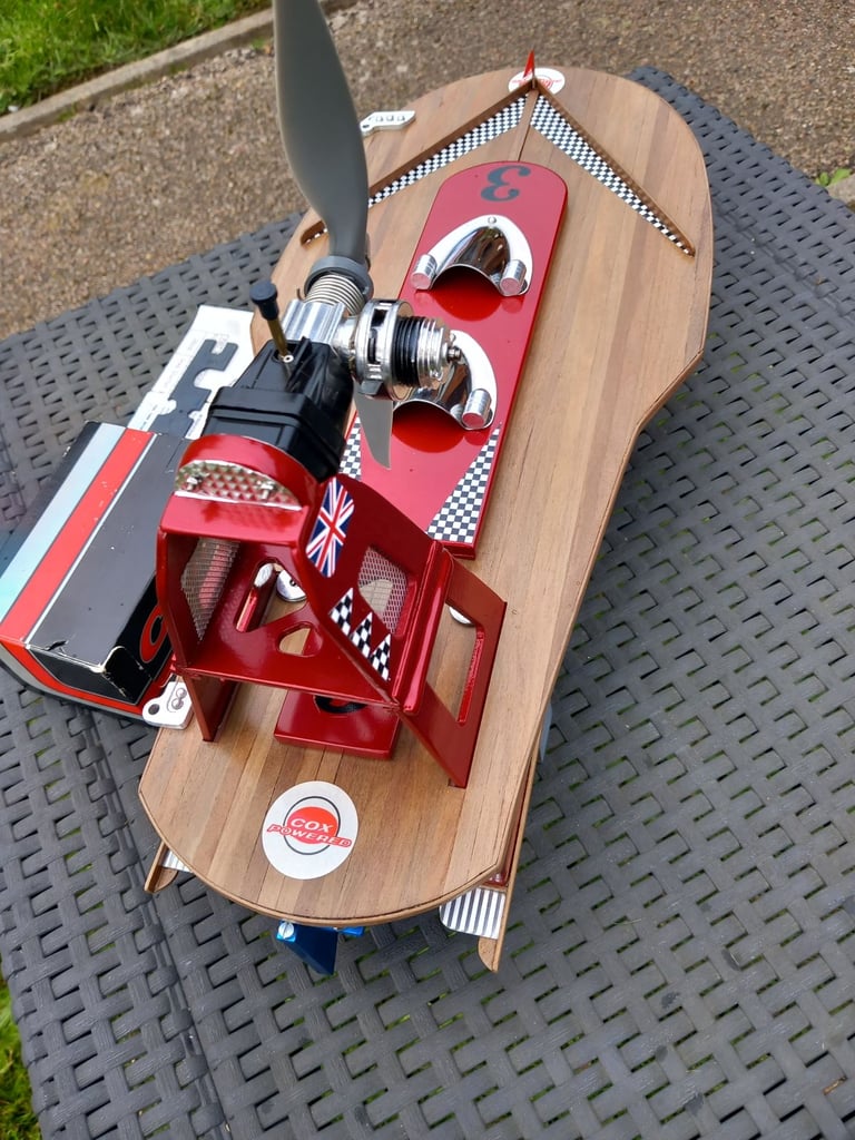 Model Boat. Cox Powered Hydroplane Vintage USA 