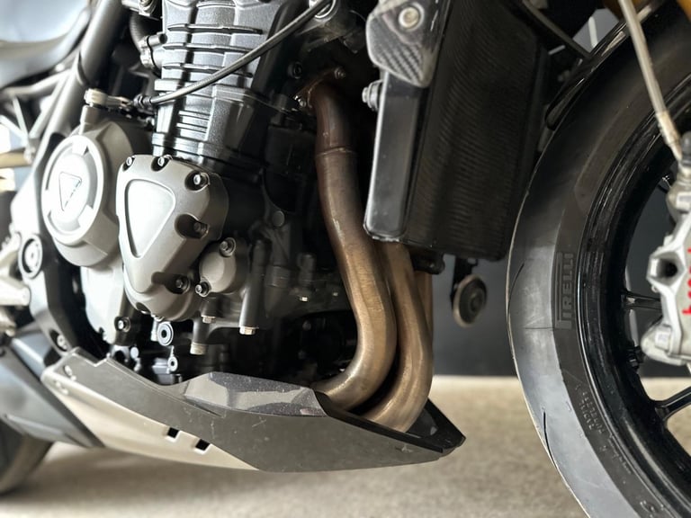 Stunning Low Mileage 2021/71 Triumph Speed Triple 1200 RR Motorcycle 
