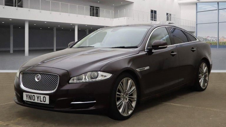 2010 Jaguar XJ 3.0d V6 Portfolio Saloon 4dr Diesel Auto Euro 5 (275 ps) SALOON Diesel Automatic
