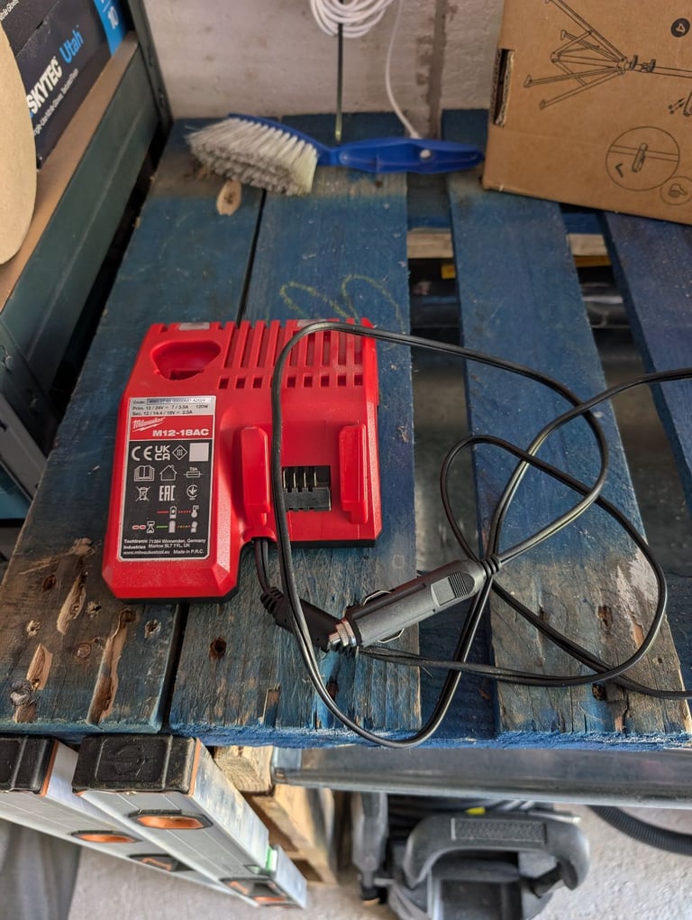 Milwaukee in vehicle charger 