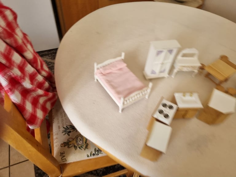 Dolls house furniture. 