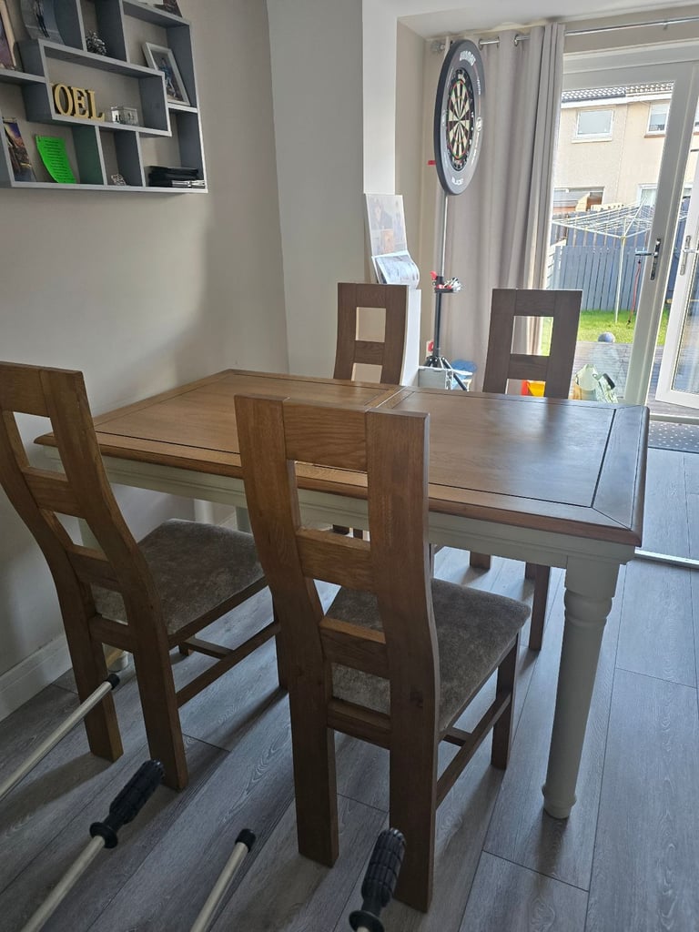 Oak Furnitureland 6 foot extendable table and chairs £400 ono