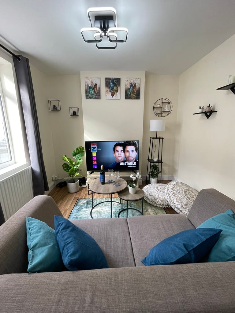 3 bedroom service accommodation to rent via airbnb in Chatham 
