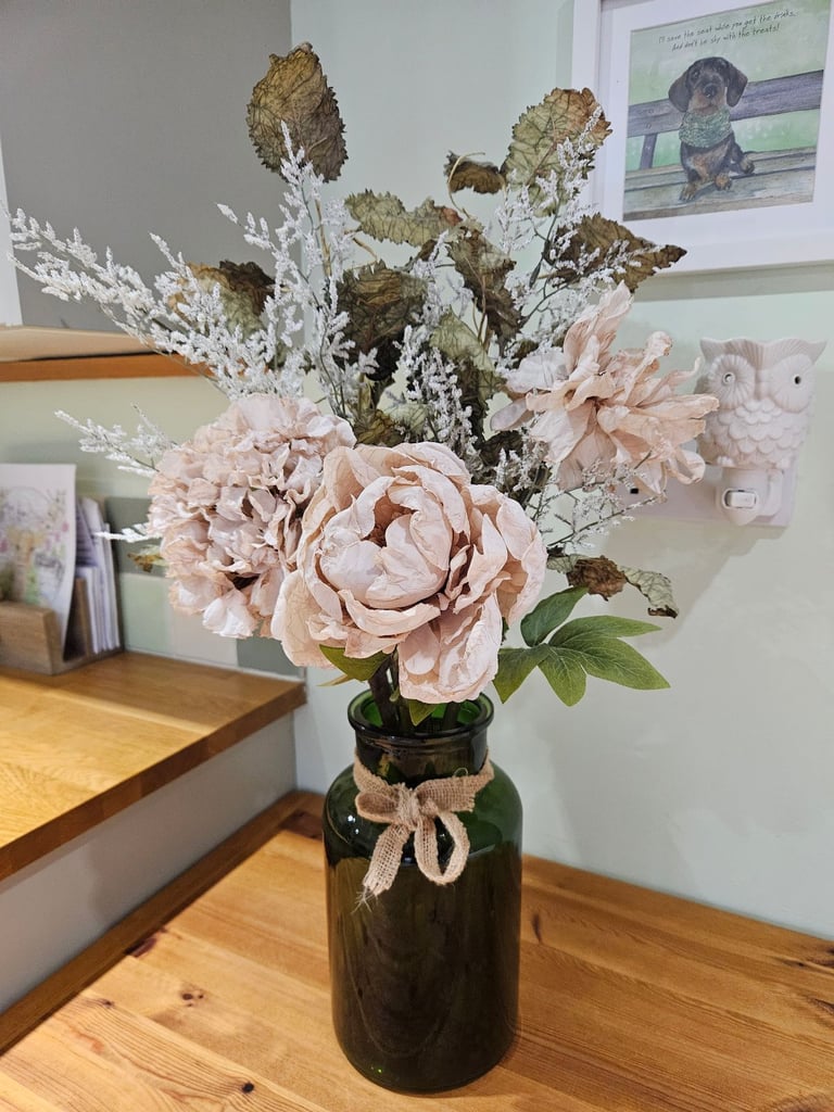 image for Faux flower arrangement 