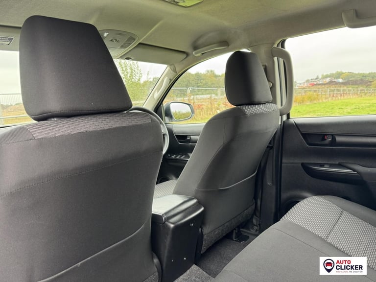 2020 Toyota Hilux 2.4 D-4D Active Pickup Extended Cab 4dr Diesel Manual 4WD Euro 6 (3.5t) (15 Pic...