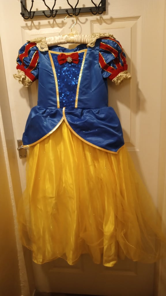 Deluxe snow white dress age 9 to 10 years old new £25