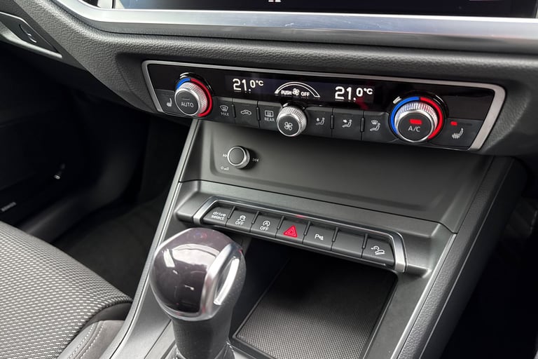 2022 Audi Q3 Black Edition 40 TFSI quattro 190 PS S tronic SUV PETROL Automatic