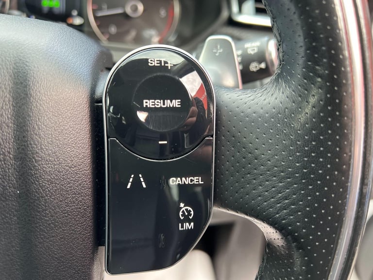 2017 Land Rover Range Rover Velar 2.0 D180 R-Dynamic S Auto 4WD Euro 6 (s/s) 5dr ESTATE Diesel Au...