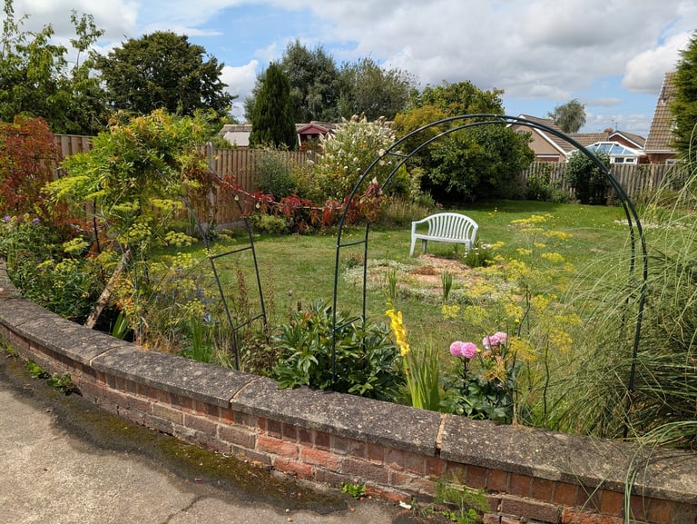 For rent: 3/4 bedroom detached house with garden in DN7 - £1.3k per month