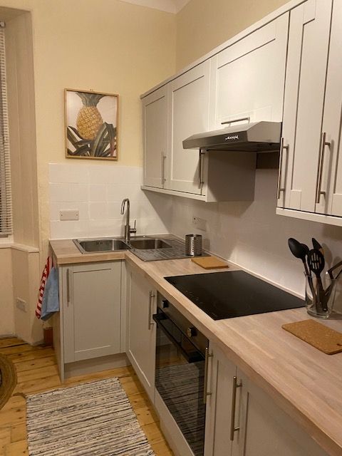EH1 Fully furnished one-bedroom flat short or long term let from 18 October 