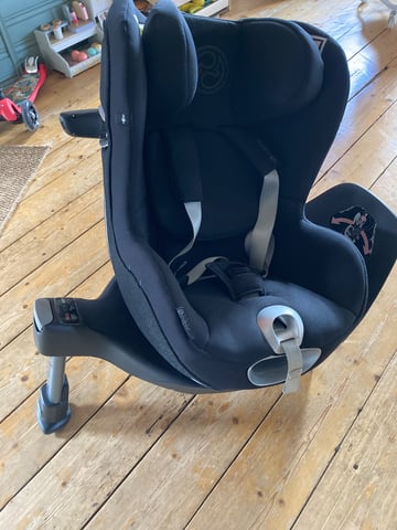 Cybex Kiddicare Isofix Car Seat Two Cybex Car Seats (newborn And Toddler)  And Iso-fix Swivel Base