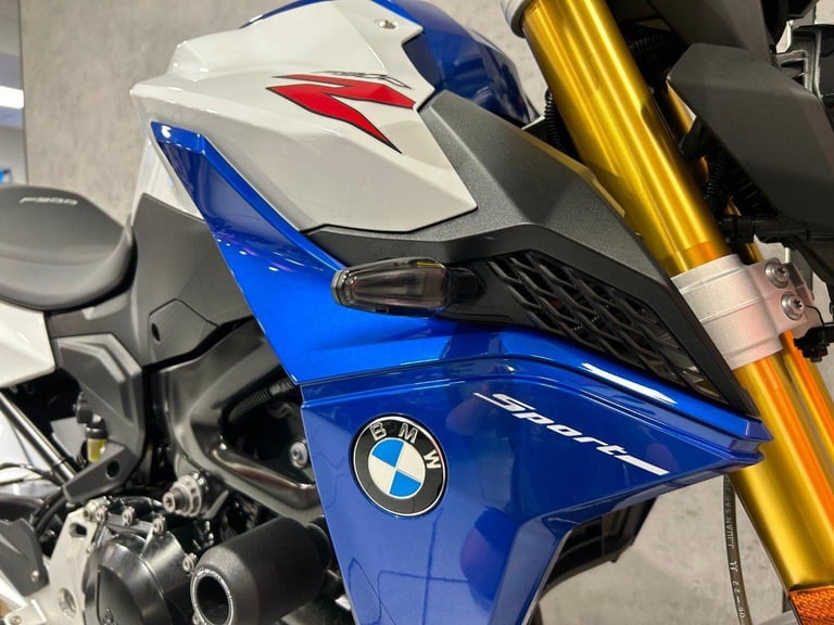 72/2022 BMW F900R Sport - 7106 miles - TRI-COLOUR!