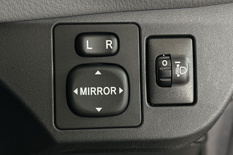 2018 Toyota Yaris 1.0 VVT-i Icon Tech 5dr HATCHBACK PETROL Manual