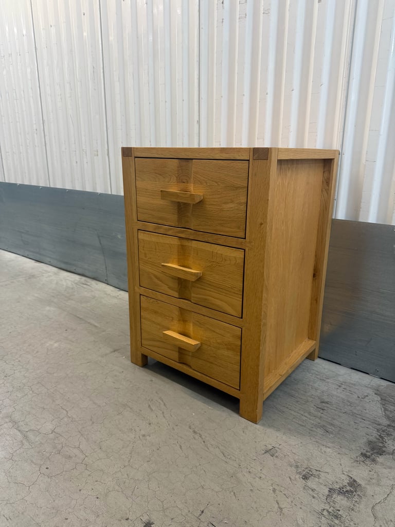 Solid Oak Monterey Bedside Table