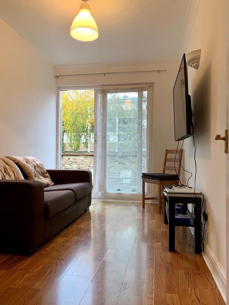 Lovely 4 bedrooms house with living room and parking in Bermondsey
