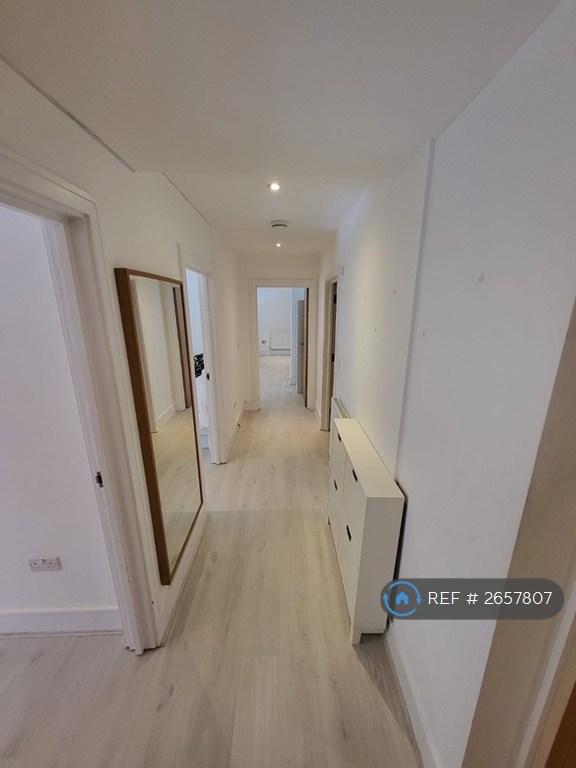 3 bedroom flat in Fortess Road, London, NW5 (3 bed) (#2657807)