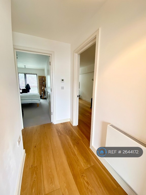 1 bedroom flat in Noble House, London, N16 (1 bed) (#2644172)