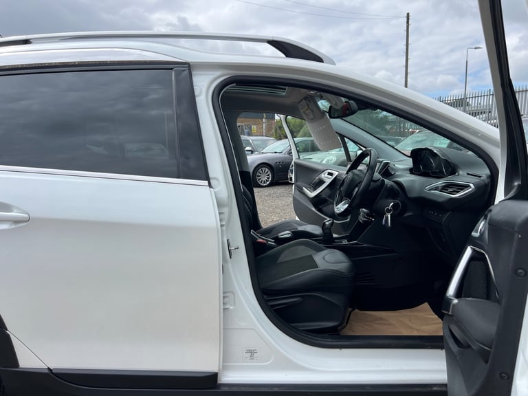 2018 68 PEUGEOT 2008 1.2 PURETECH ALLURE PREMIUM 5DR ONLY 33,000 MILES F/S/H