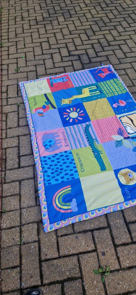 CHAD VALLEY TROPICAL JUNGLE LARGE FOLDABLE PLAY MAT. EXCELLENT CONDITION.