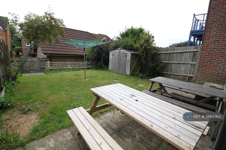 6 bedroom house in Weyside Road, Guildford, GU1 (6 bed) (#2665763)