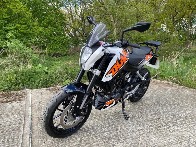 KTM 200 DUKE ABS, 2015, 6,760 MILES, LOVELY LIGHTWEIGHT MACHINE.