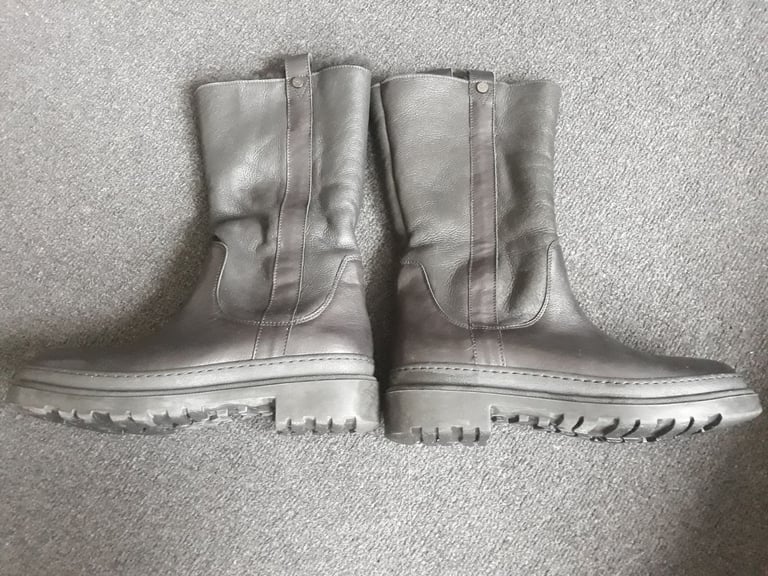 Mid-Calf Chelsea Boot size 39