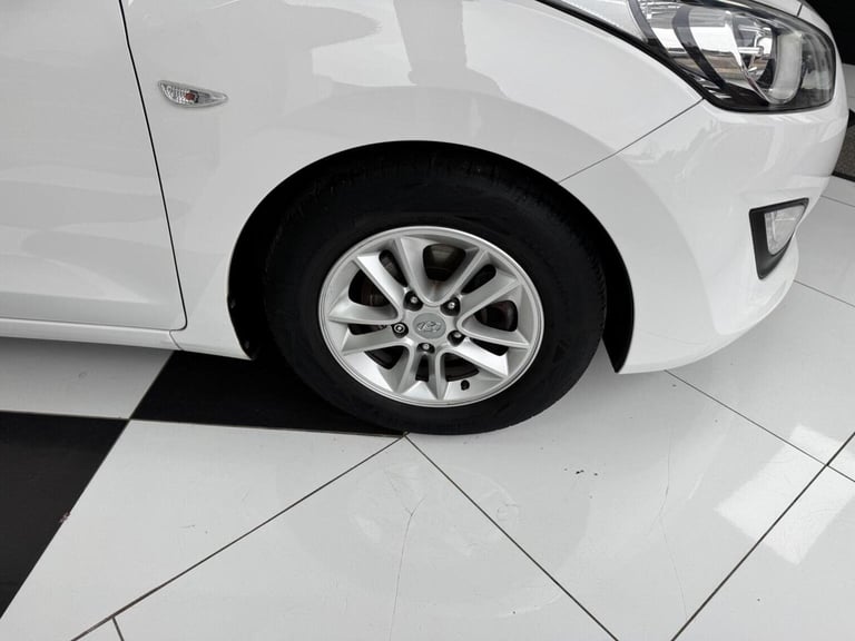 HYUNDAI I30 1.6 CRDi Blue Drive Active Tourer Euro 5 (s/s) 5dr 2014
