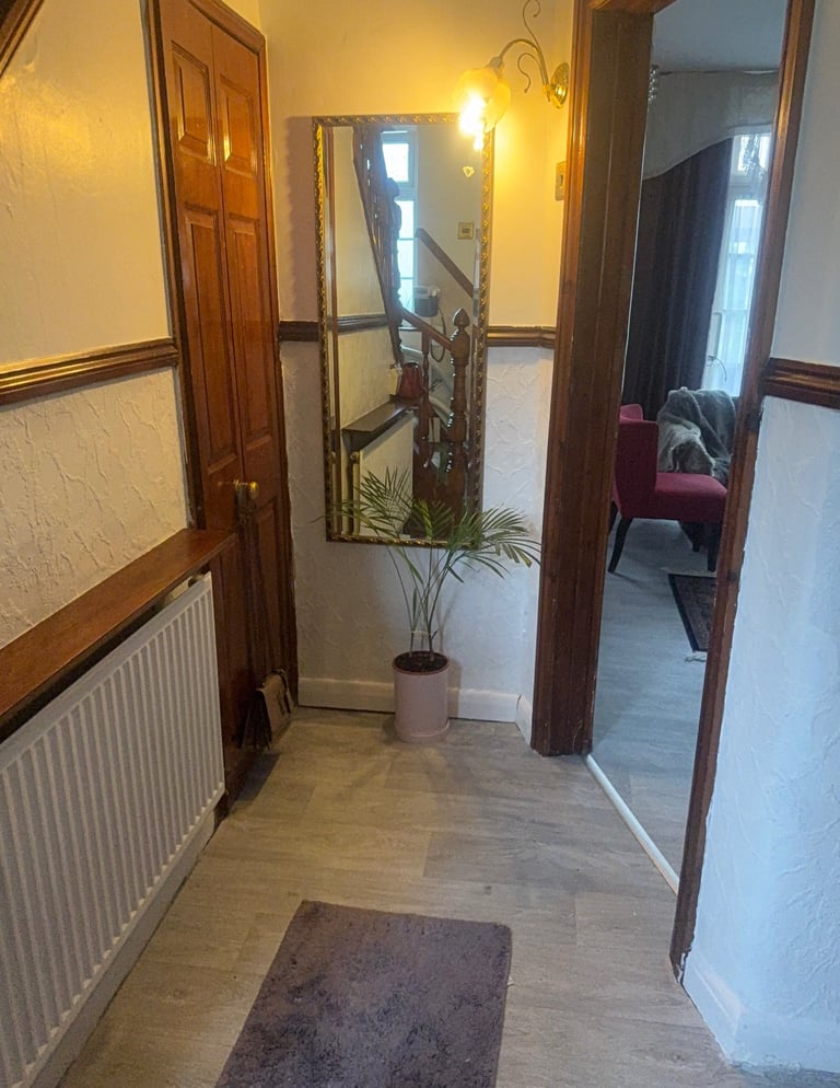 Double room in cozy river side house in Canary Wharf 