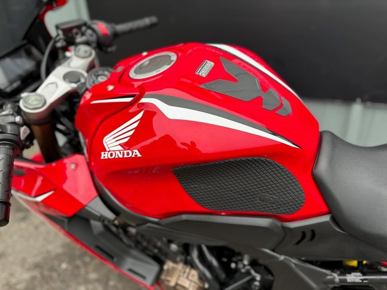 Stunning 2019/19 Honda CBR650R Motorcycle 