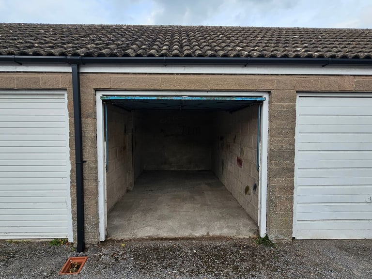 Lock up Garage for rent Meare near Glastonbury 