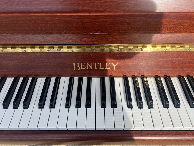 🎹Lovrly BENTLEY piano for sale. CAN DELIVER🎹