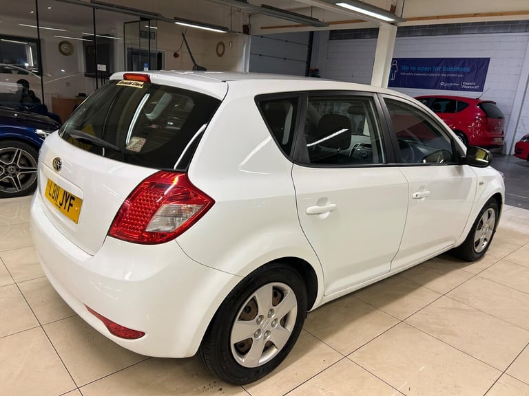 2011 Kia Ceed 1.4 1 Euro 5 5dr HATCHBACK Petrol Manual