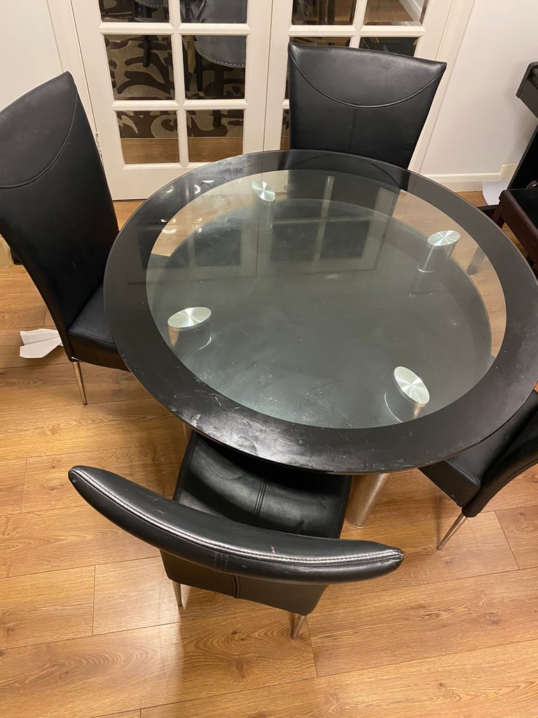Dinning Table only without chairs 