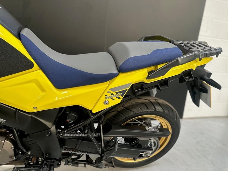 STUNNING ONE OWNER 2021/21 SUZUKI DL 1050 V-STROM XT MOTORCYCLE 