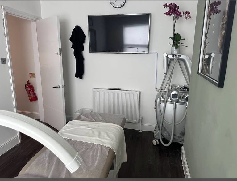 Beauty room in beauty clinic available for rent aesthetic/ therapy /massage 