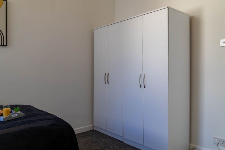 Flat 3 Blackpool | Furnished 1-BR Flat in Blackpool | Wi-Fi, Kitchen