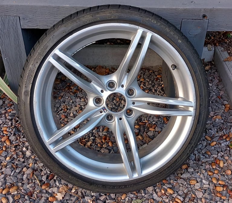 BMW 19" 8J alloy wheel.