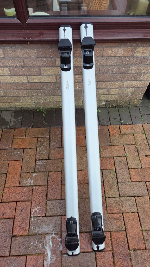 Atera SIGNO RT Aluminium roof bars for raised rails with locks
