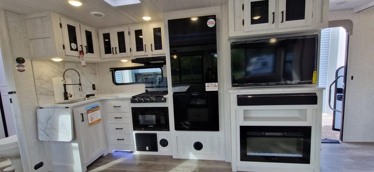 Forest River East To West Longitude 319BH American Caravan 5th Wheel